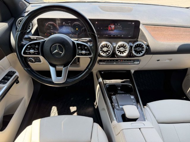 Used 2022 Mercedes-Benz GLA 250 4MATIC w/ Premium Package Lite image 2