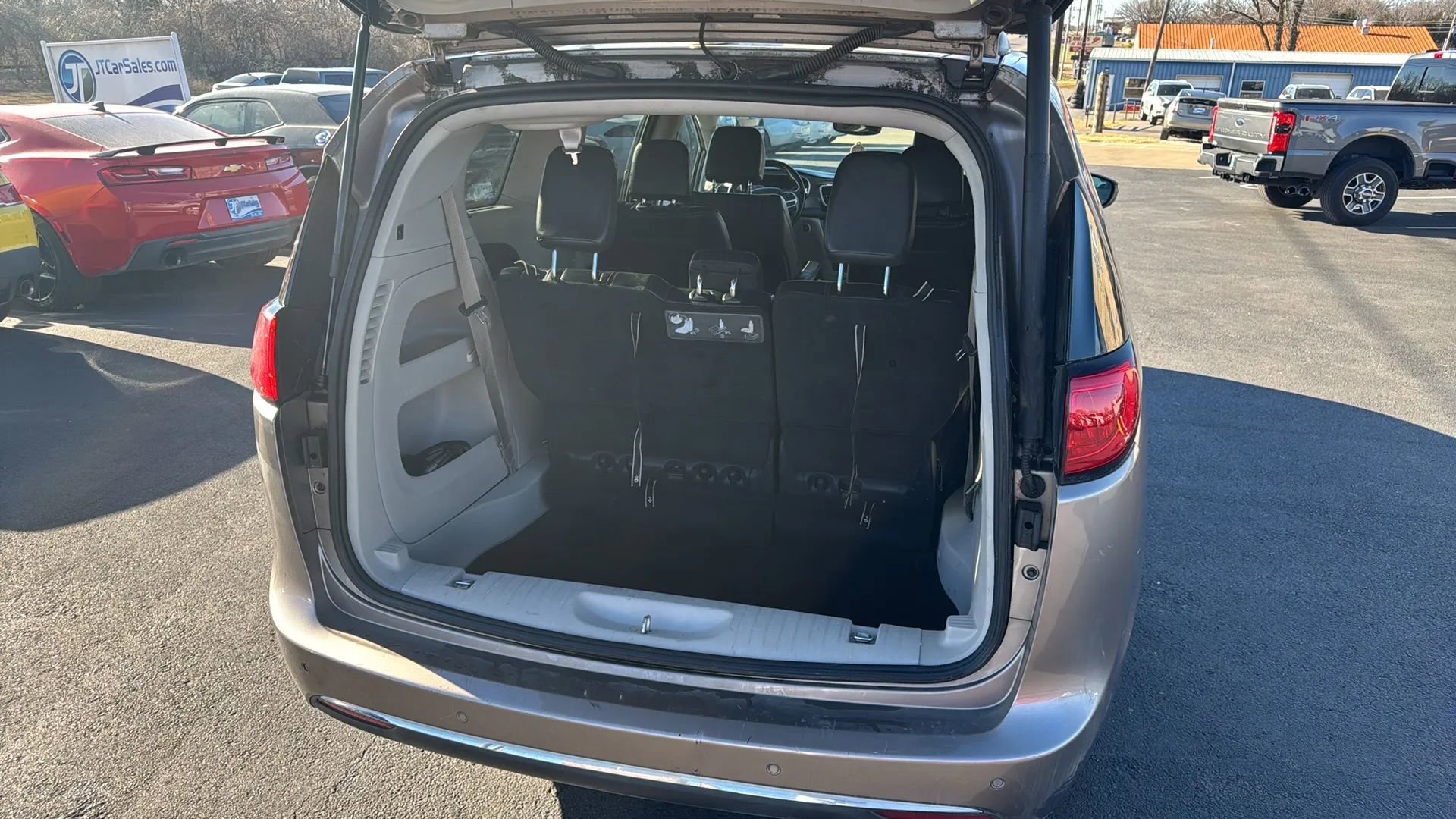 Used 2017 Chrysler Pacifica Touring-L image 14