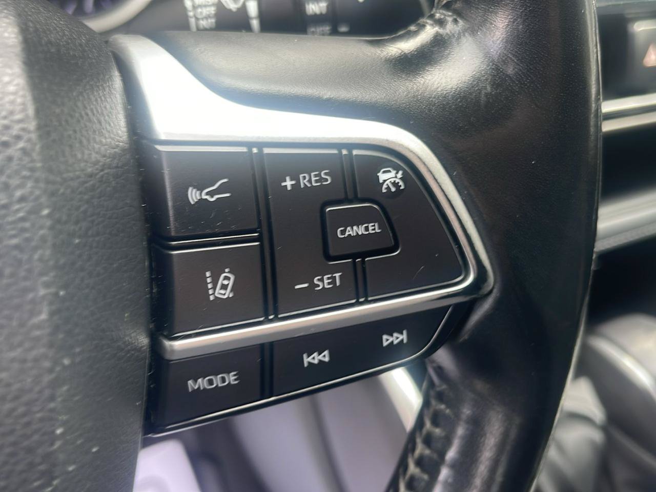 Used 2022 Toyota Highlander XLE AWD/4WD image 12