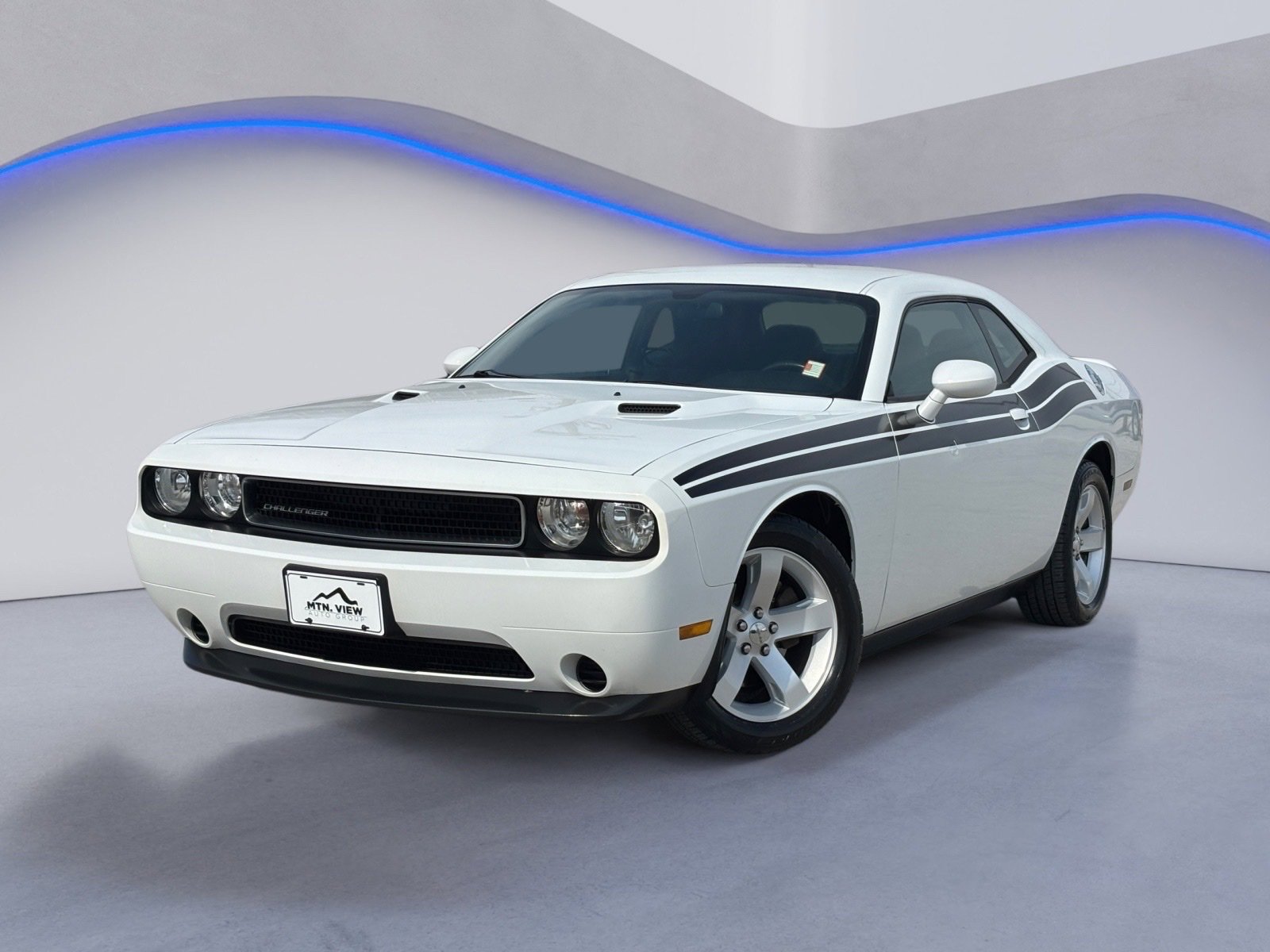 Used 2012 Dodge Challenger SXT image 2