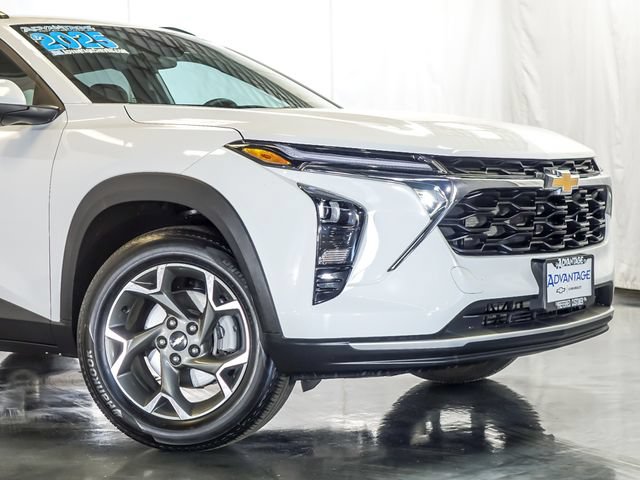 Used 2025 Chevrolet Trax LT w/ LT Convenience Package FWD video 3