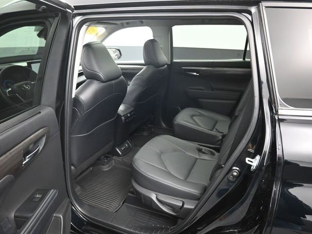 Used 2024 Toyota Highlander Platinum image 10