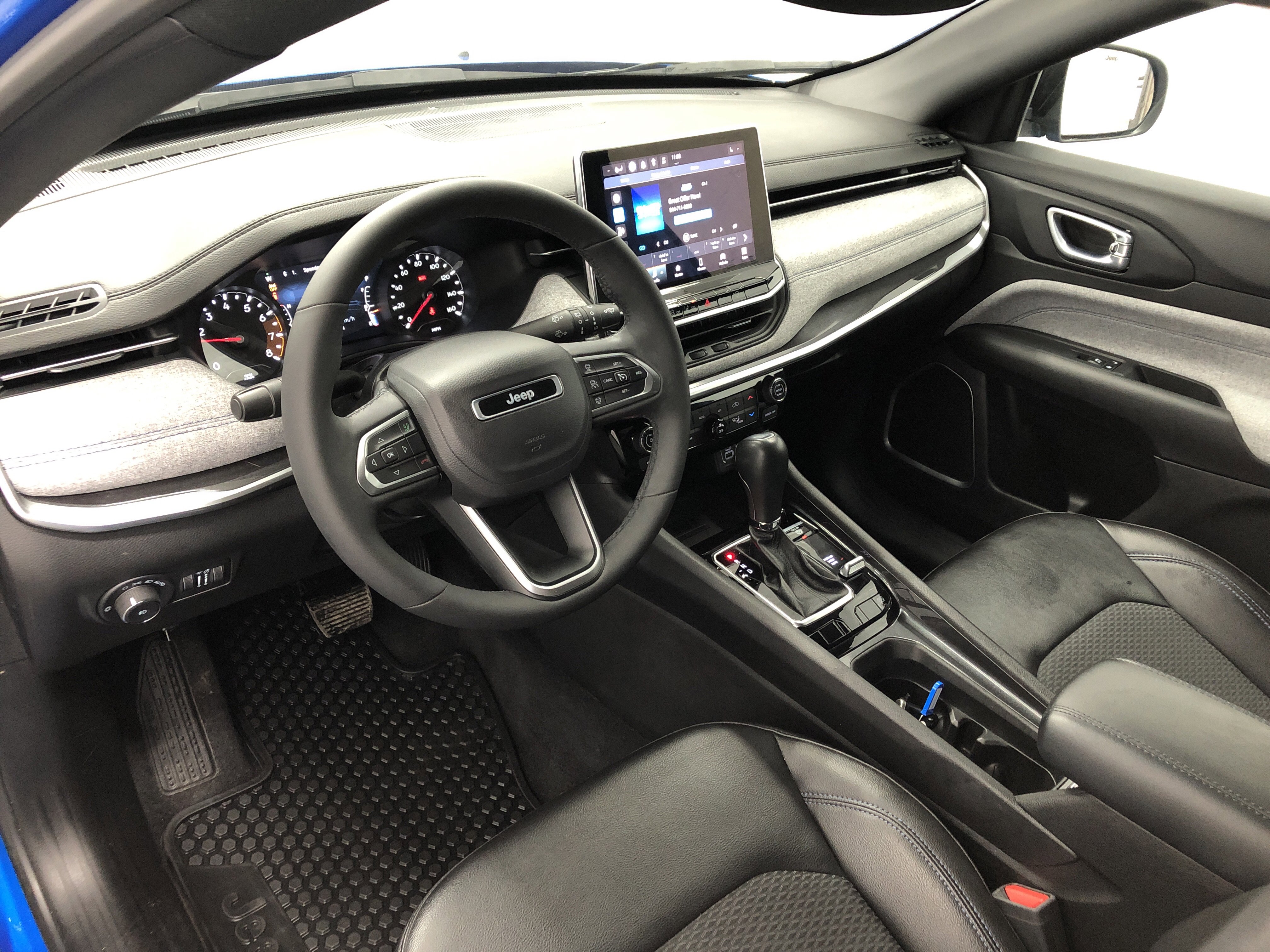 Certified 2023 Jeep Compass Latitude w/ Convenience Group AWD/4WD image 14