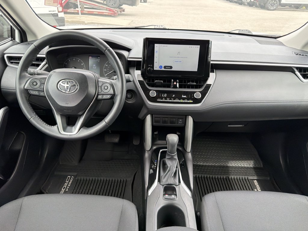 Used 2025 Toyota Corolla Cross LE FWD image 14