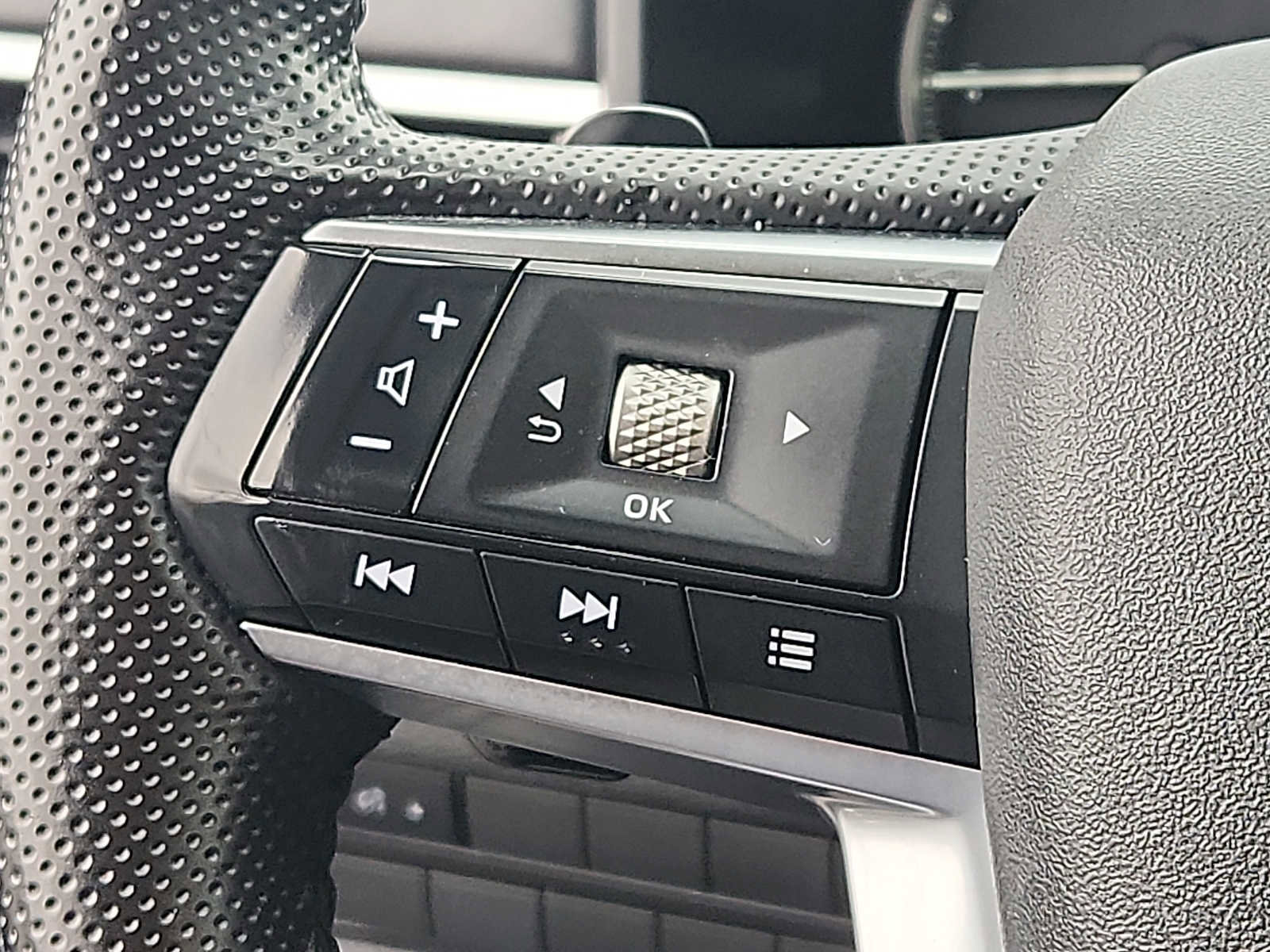 Used 2025 Mitsubishi Outlander SE image 20