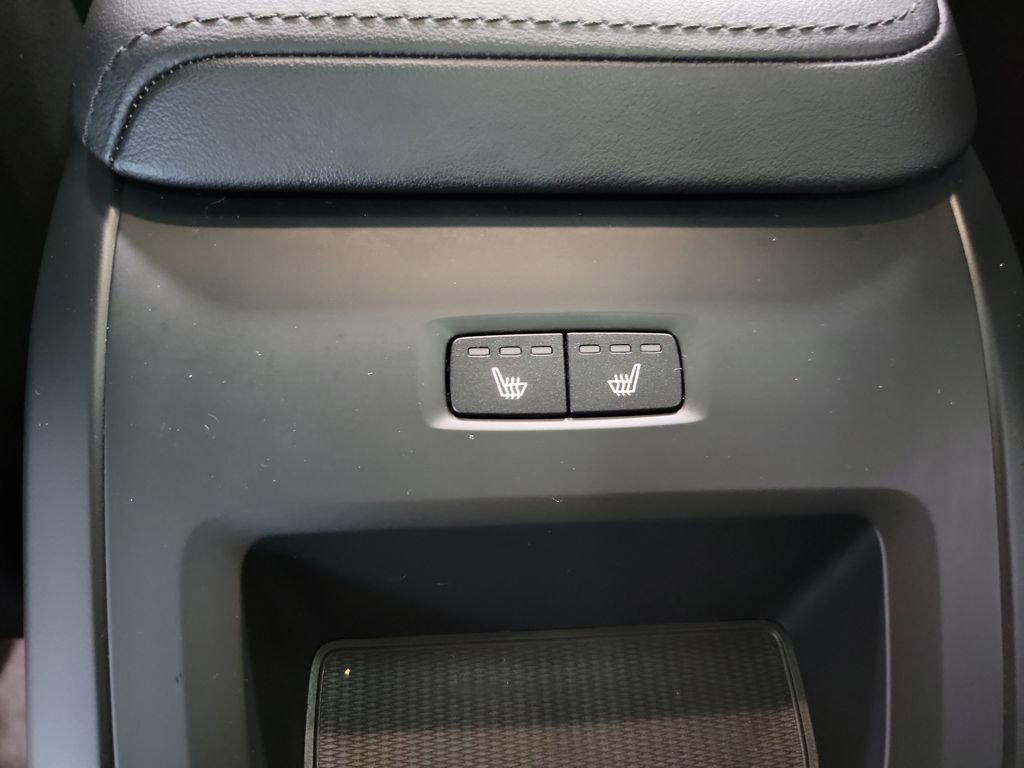 Used 2025 Volvo XC60 B5 Plus image 26