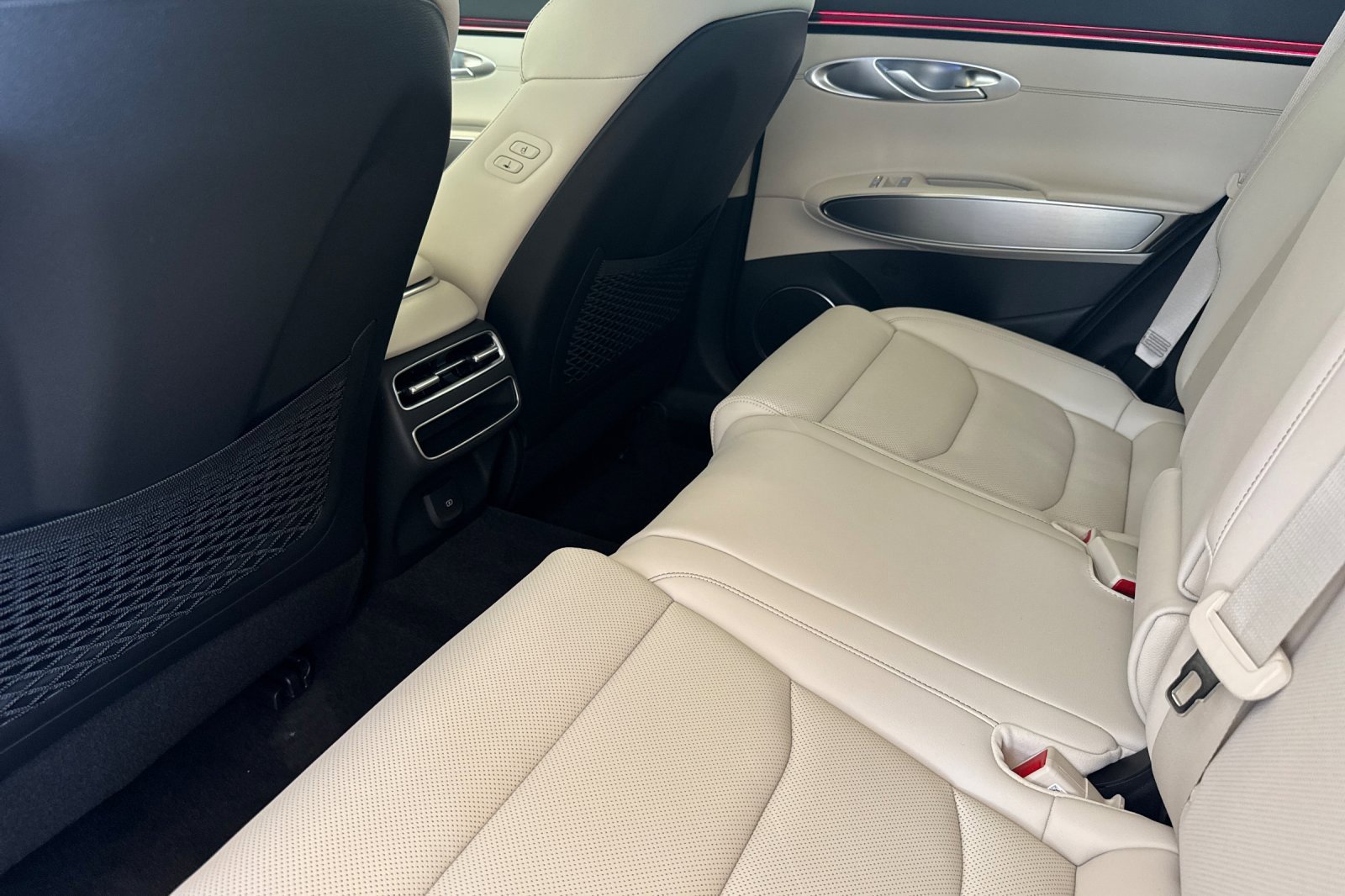 New 2026 Genesis GV70 2.5T Select image 12