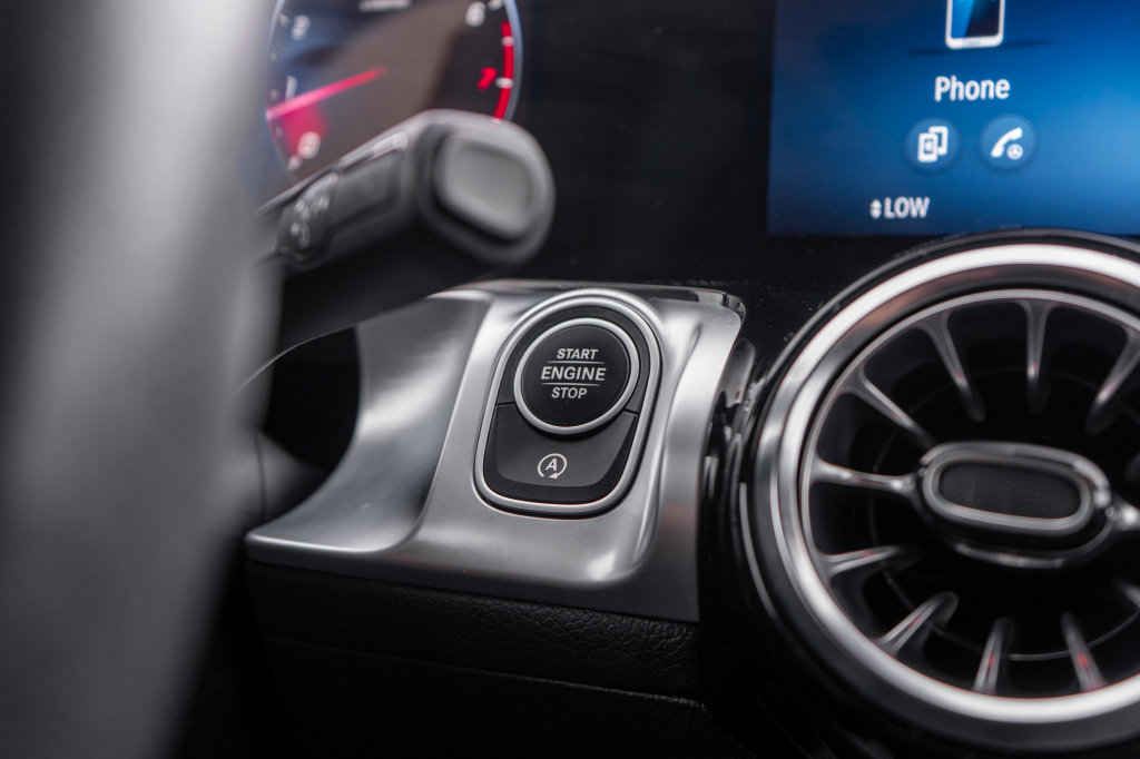 Used 2024 Mercedes-Benz GLB 250 4MATIC w/ Winter Heating Package image 26