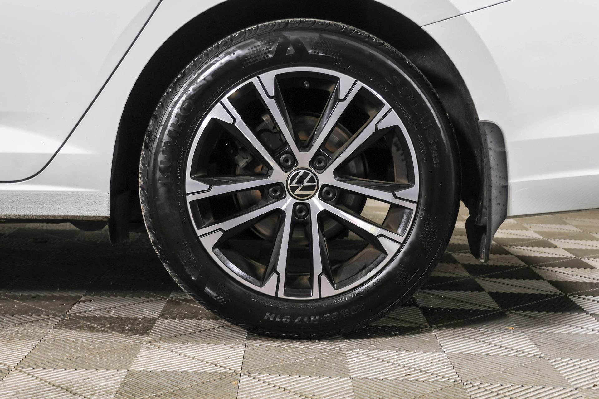 Used 2024 Volkswagen Jetta Sport image 20