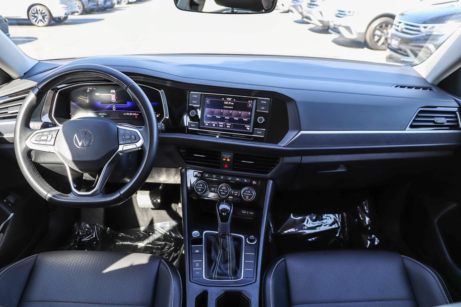 Used 2024 Volkswagen Jetta SE FWD image 13