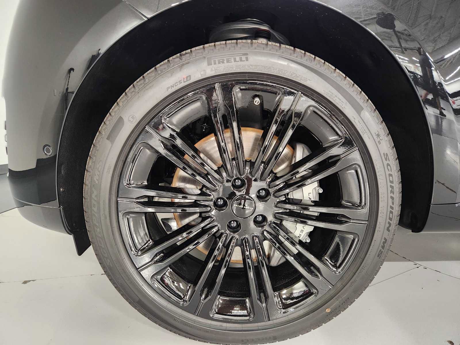 New 2026 Land Rover Range Rover Long Wheelbase SE AWD/4WD image 8