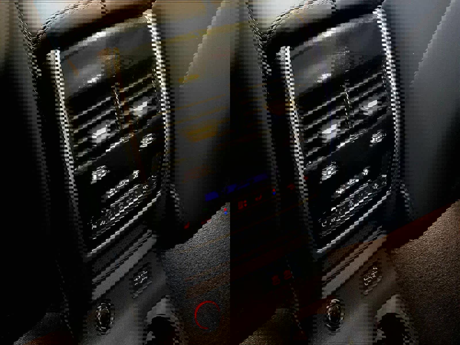 Used 2025 BMW X7 M60i image 39