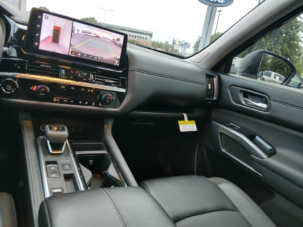 Used 2026 Nissan Pathfinder SL w/ SL Premium Package FWD image 12