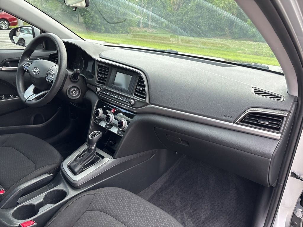 Used 2019 Hyundai Elantra SE w/ Cargo Package image 18