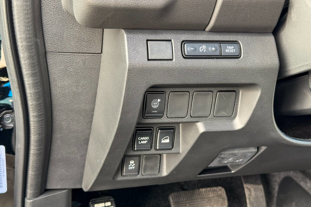 Used 2025 Nissan Frontier SV image 16