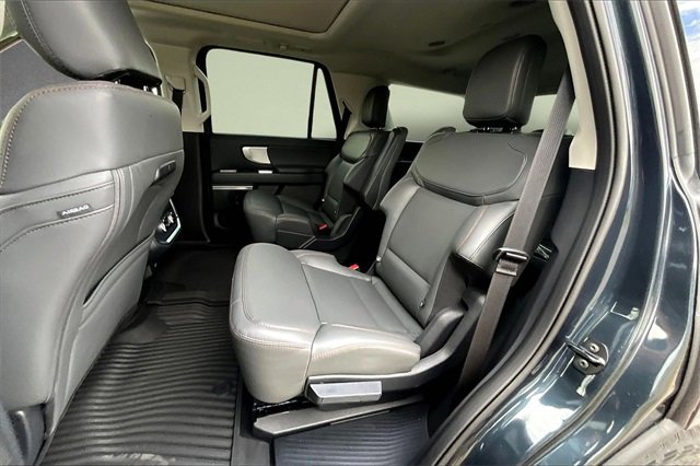 New 2025 Ford Expedition Active image 10