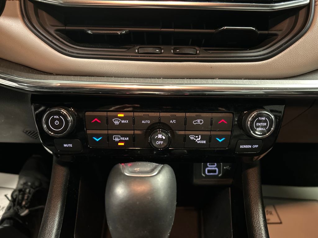 Used 2024 Jeep Compass Limited image 18