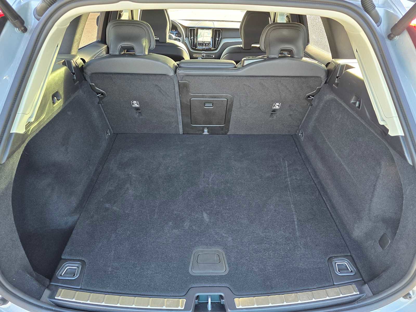 Certified 2025 Volvo XC60 B5 Plus image 14