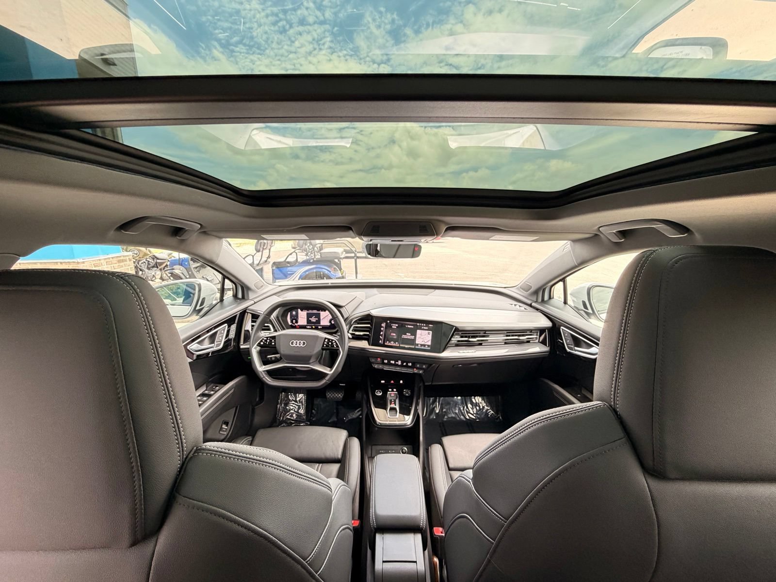 Used 2022 Audi Q4 e-tron Premium Plus w/ Premium Plus AWD/4WD image 24