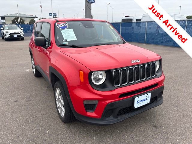Used 2023 Jeep Renegade Latitude AWD/4WD image 7