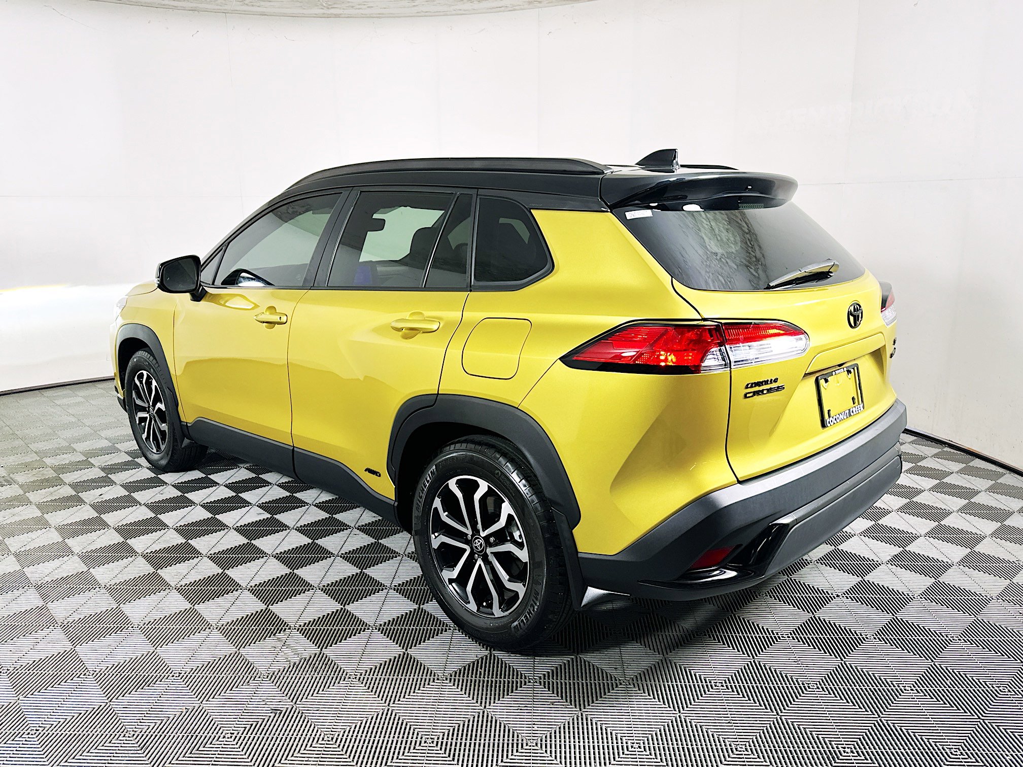 Used 2024 Toyota Corolla Cross SE w/ Moonroof Package image 5