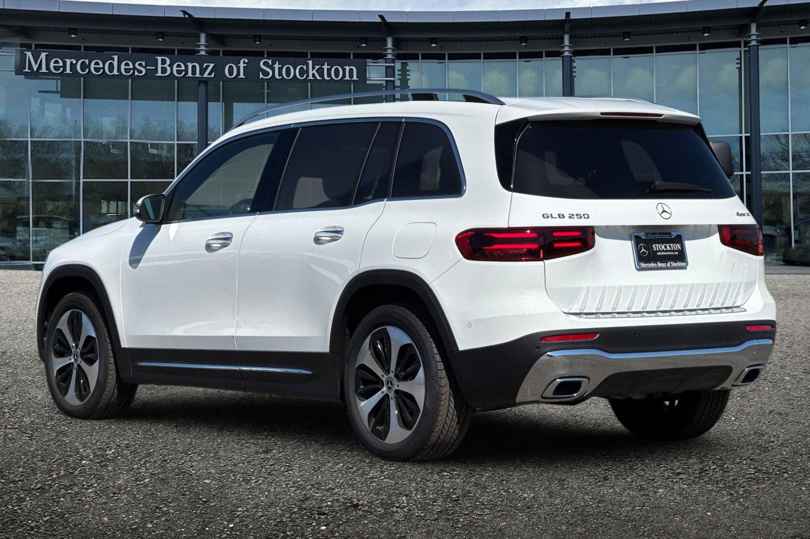 New 2025 Mercedes-Benz GLB 250 4MATIC image 6