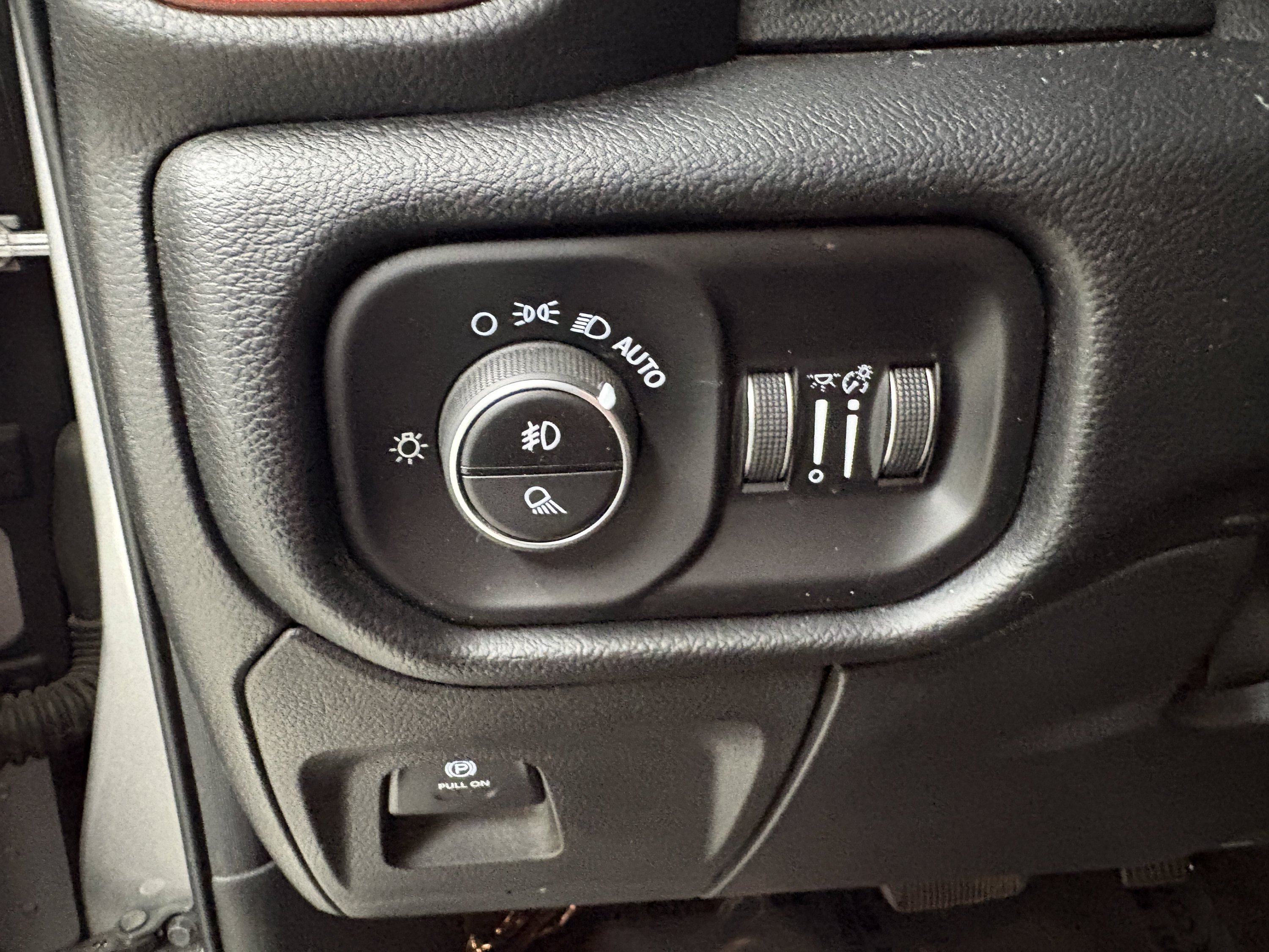 Used 2019 RAM 1500 Rebel AWD/4WD image 18