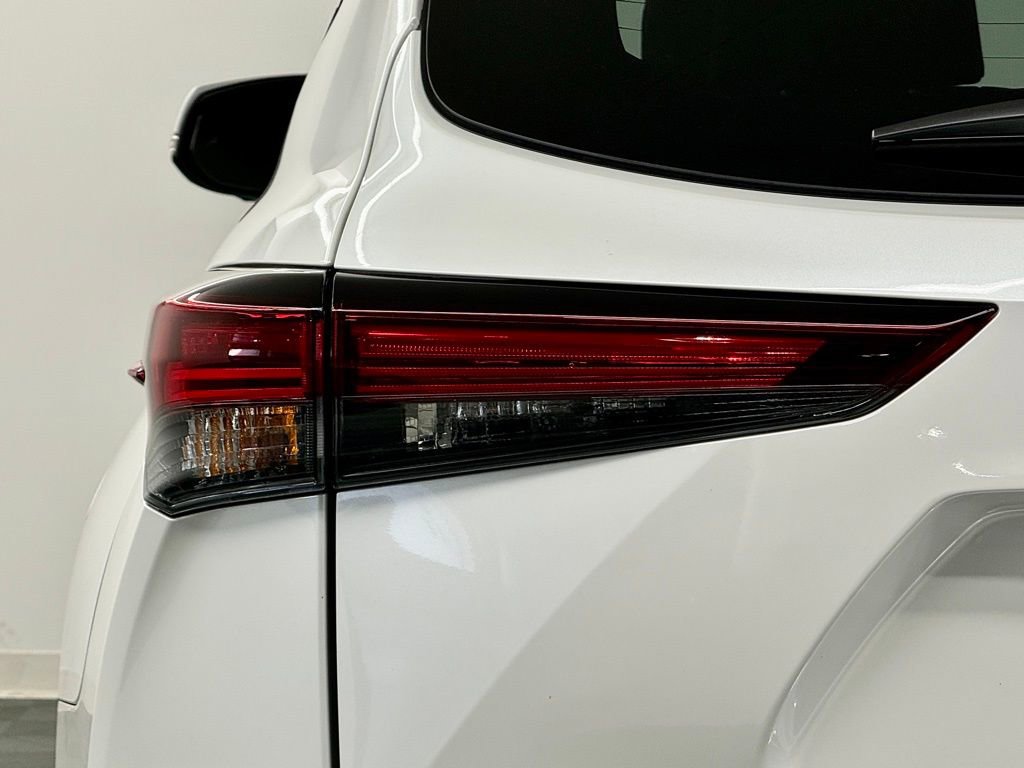 Used 2026 Toyota Highlander Platinum AWD/4WD image 13