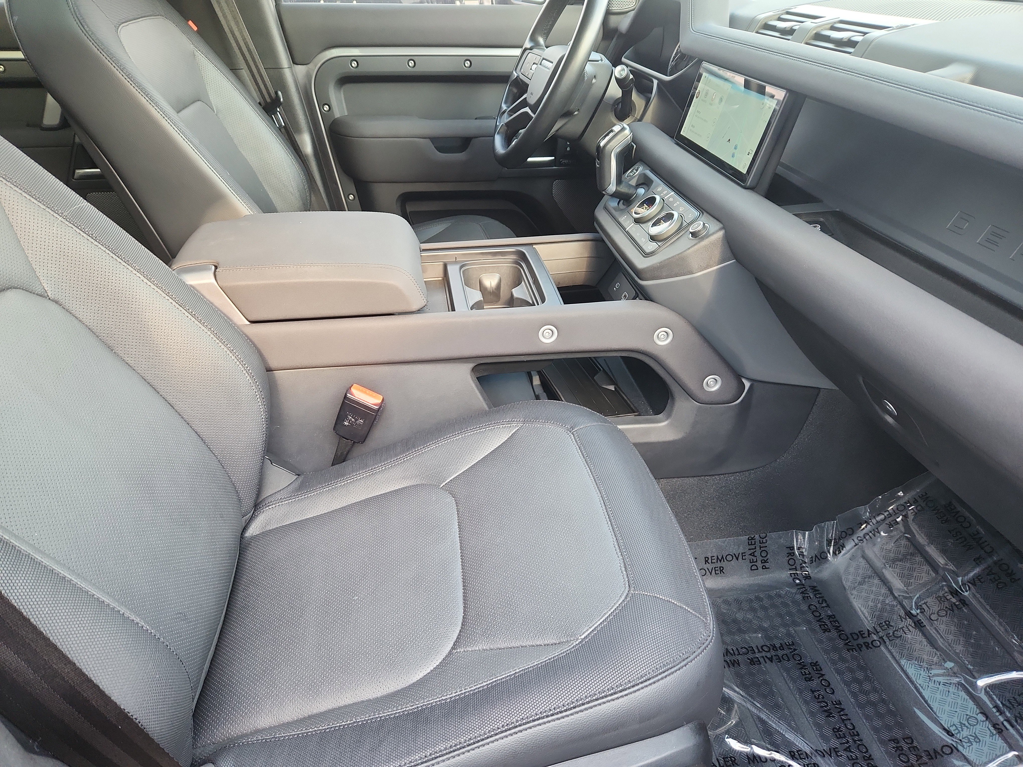 Used 2023 Land Rover Defender 110 X-Dynamic SE image 3