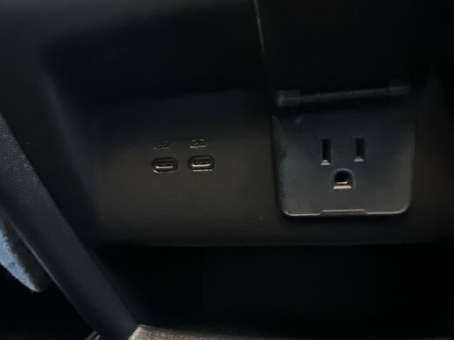 Used 2025 Chevrolet Traverse Z71 image 18