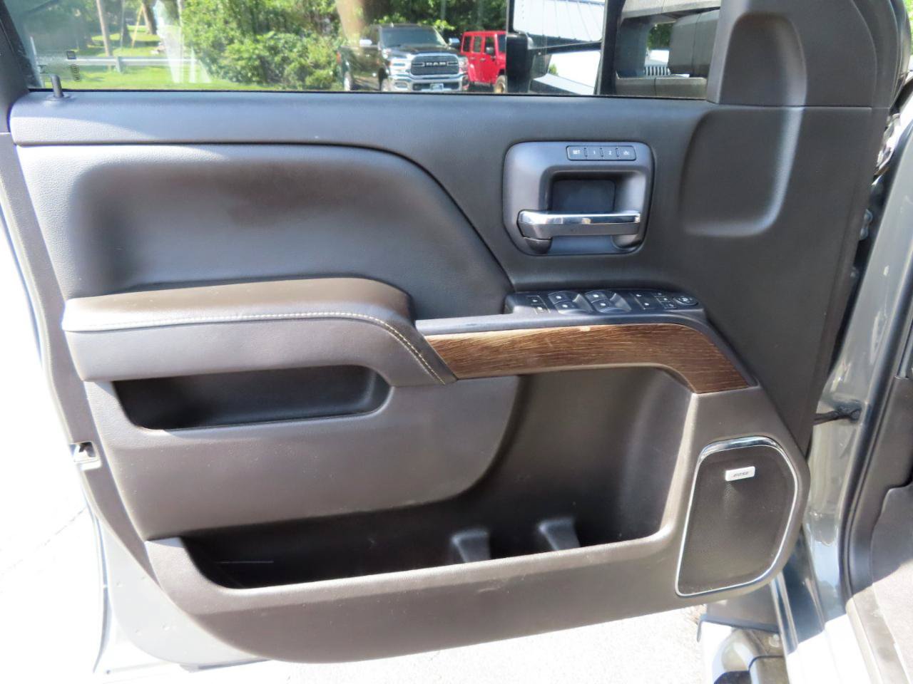 Used 2018 GMC Sierra 3500 Denali w/ Duramax Plus Package AWD/4WD image 29