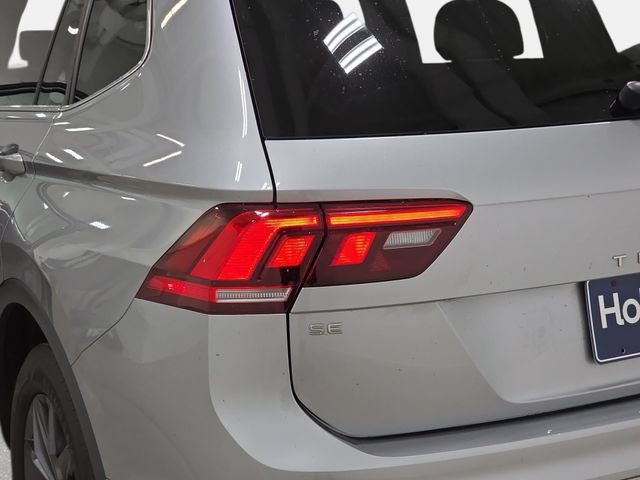 Used 2022 Volkswagen Tiguan SE AWD/4WD image 34