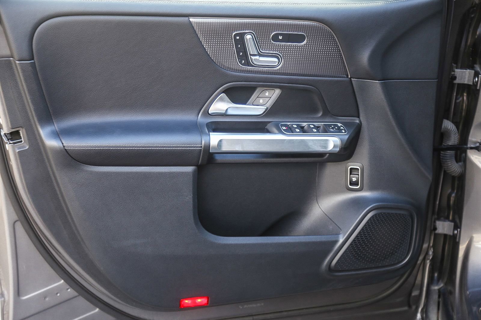 Used 2022 Mercedes-Benz GLB 250 4MATIC image 19