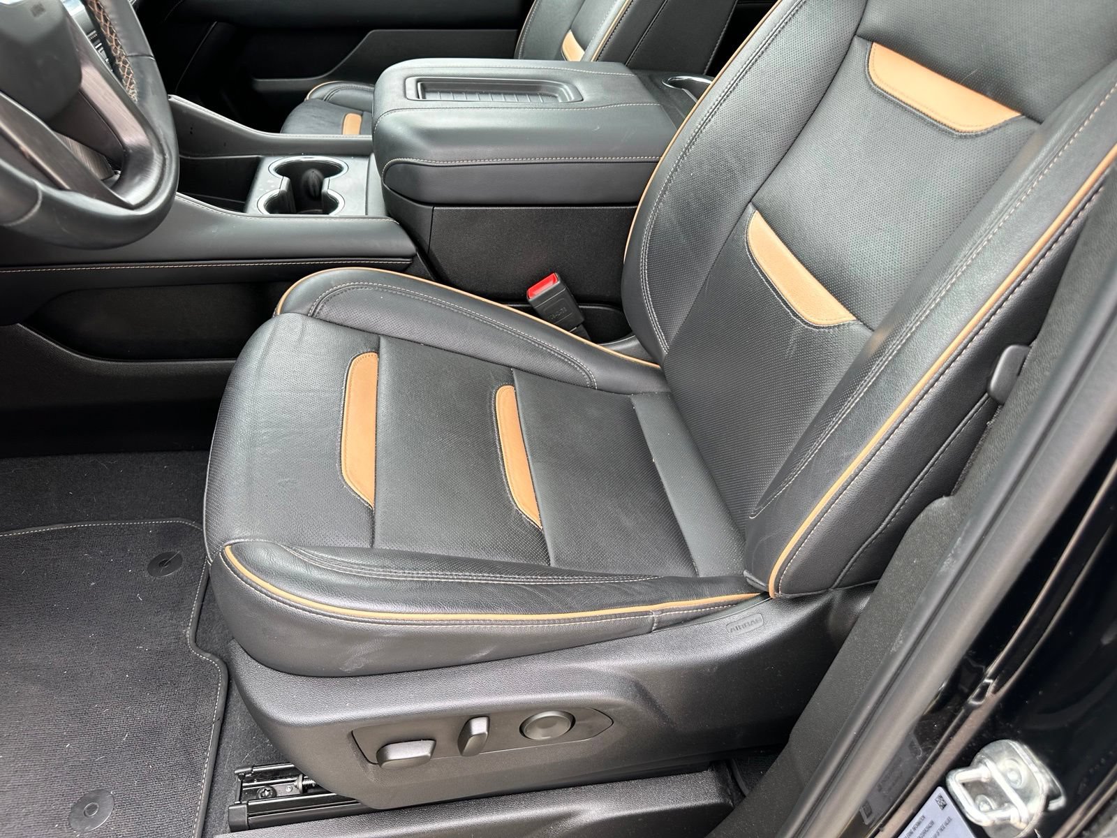 Used 2024 GMC Yukon AT4 AWD/4WD image 12