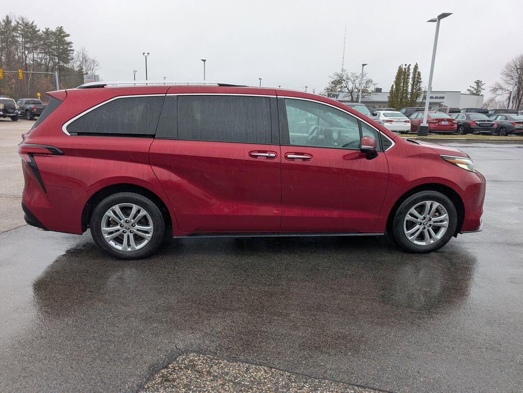 Used 2022 Toyota Sienna Platinum image 7