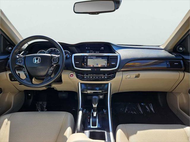 Used 2017 Honda Accord Touring image 30