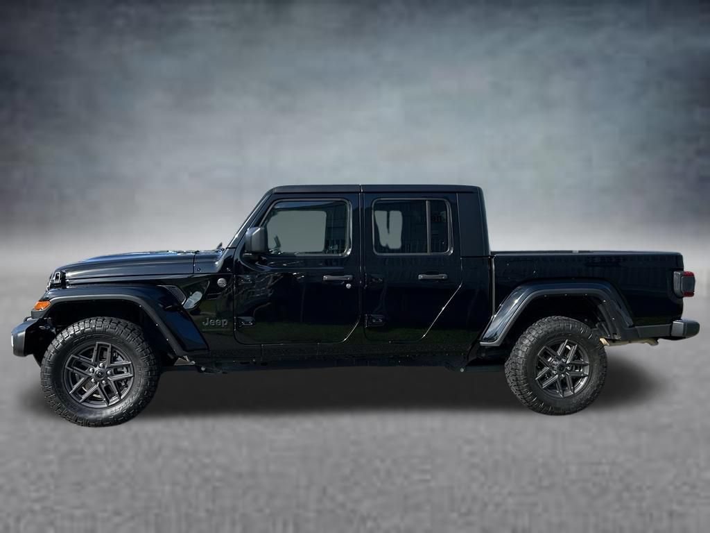Used 2024 Jeep Gladiator Sport AWD/4WD image 2