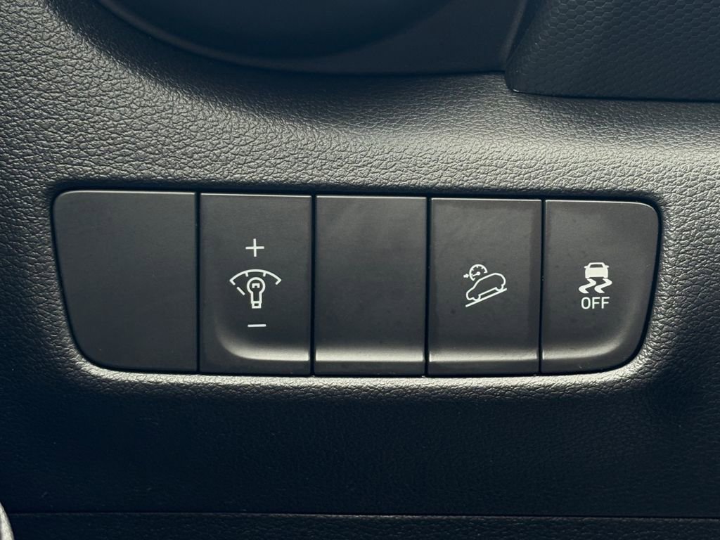 Used 2023 Hyundai Kona SEL FWD image 3