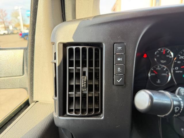 Used 2017 Chevrolet Express 2500 RWD image 18