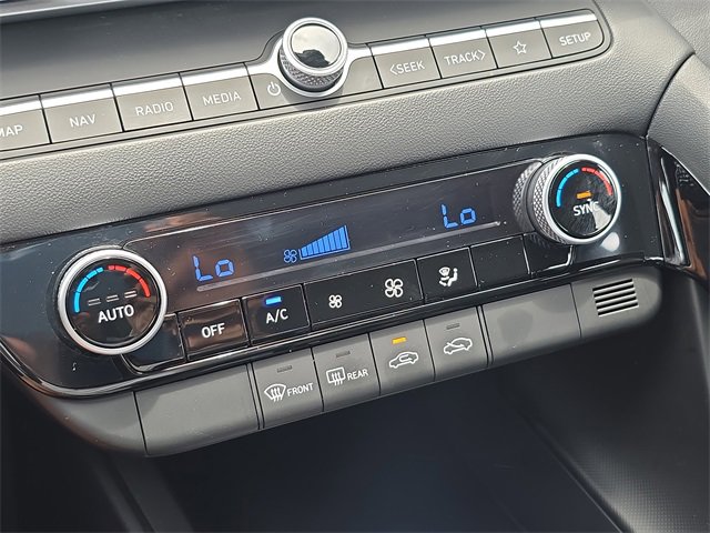 Used 2024 Hyundai Elantra Blue image 27