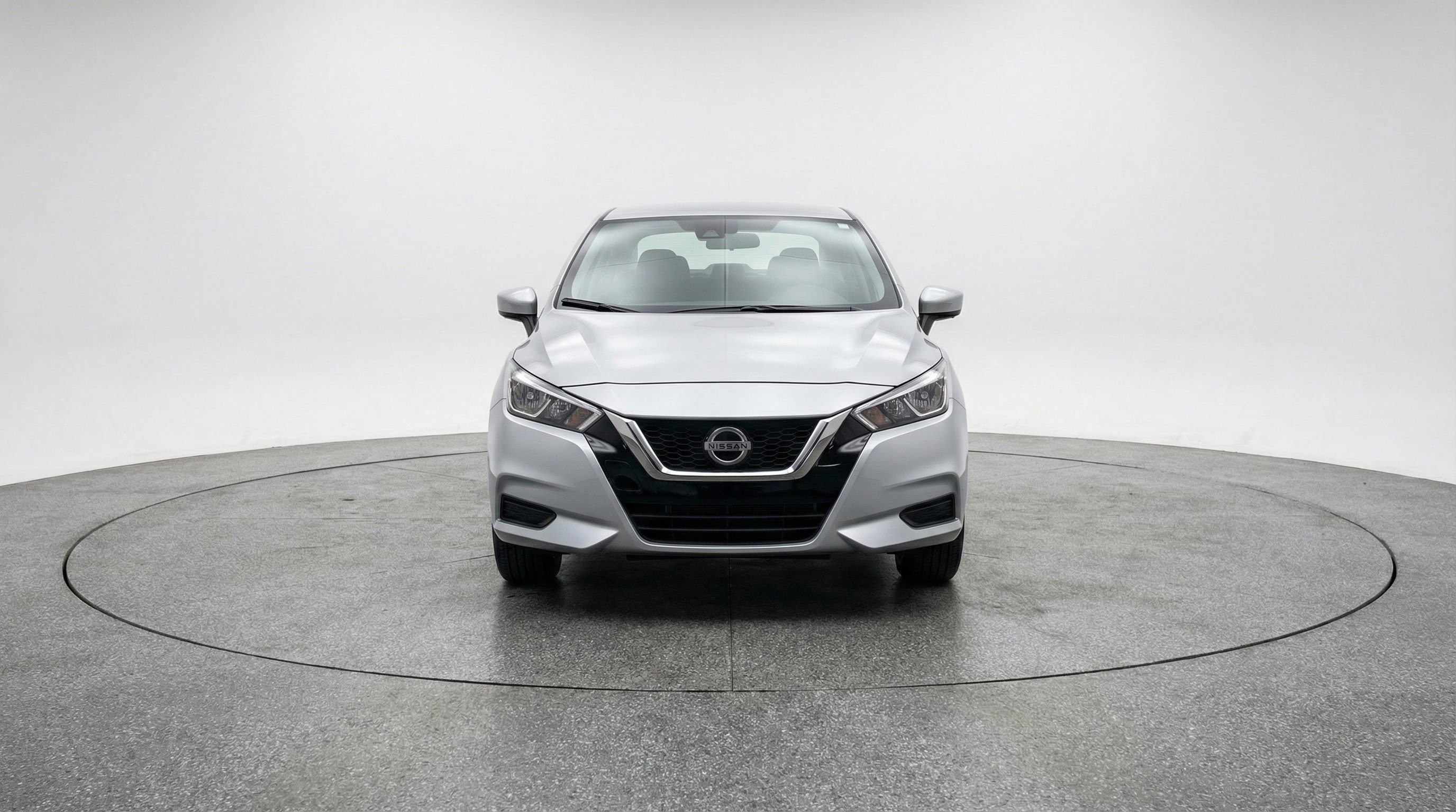 Used 2025 Nissan Versa SV image 2