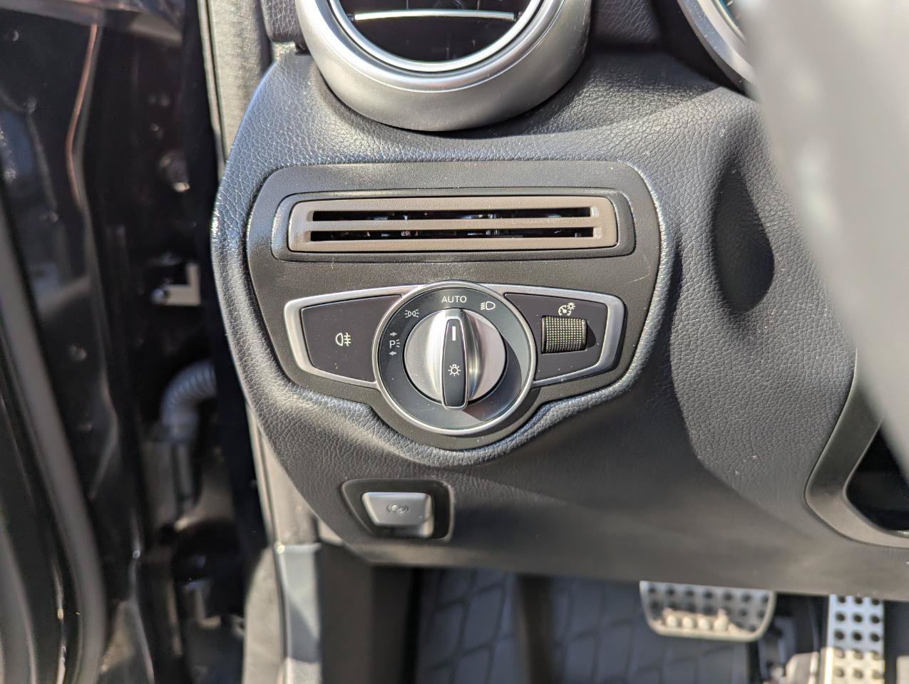 Used 2021 Mercedes-Benz GLC 300 4MATIC image 15