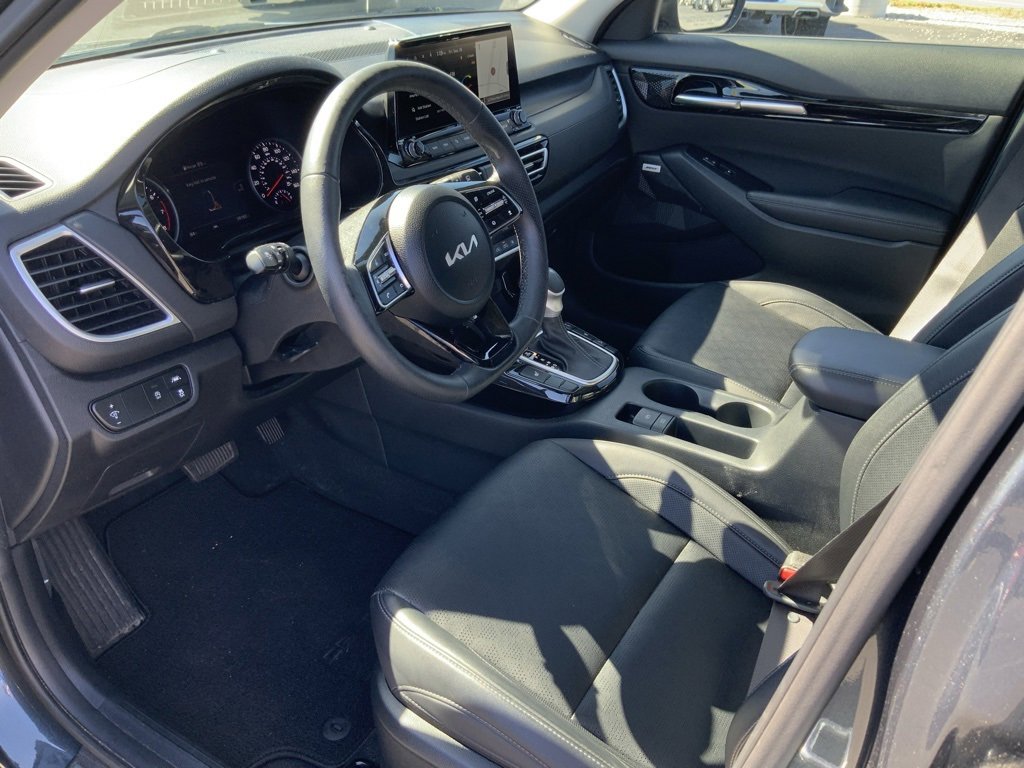 Used 2023 Kia Seltos SX image 27