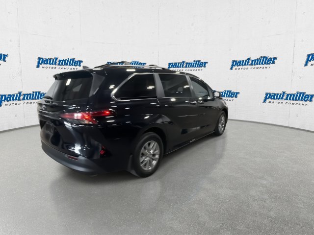 Used 2022 Toyota Sienna XLE FWD image 11