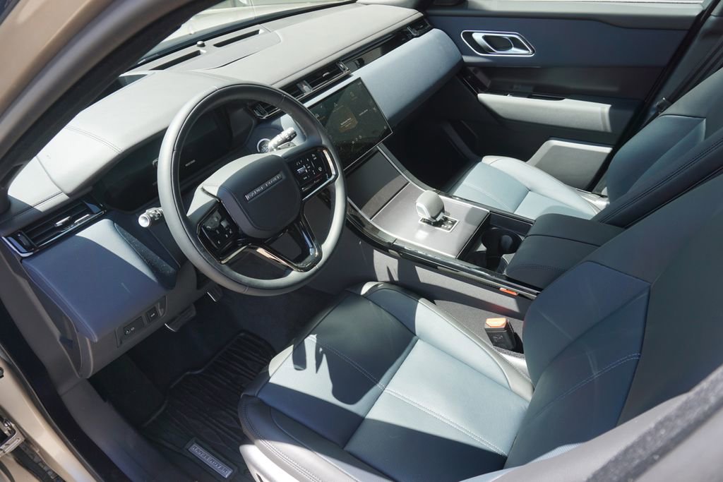 New 2026 Land Rover Range Rover Velar Dynamic SE image 18