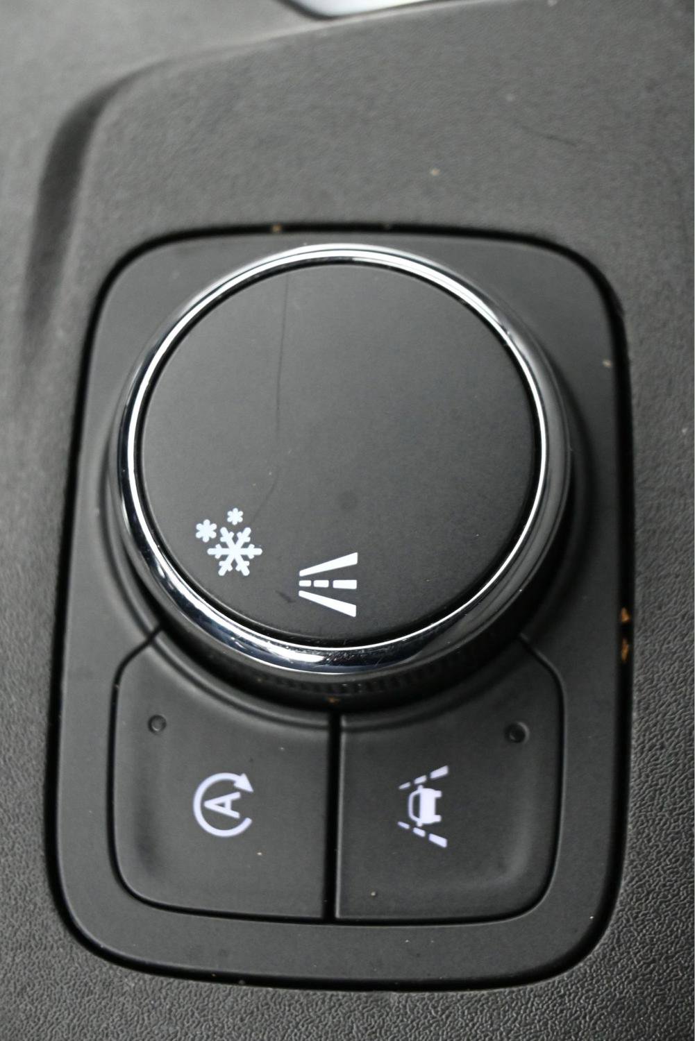 Used 2023 Chevrolet Traverse LT image 30