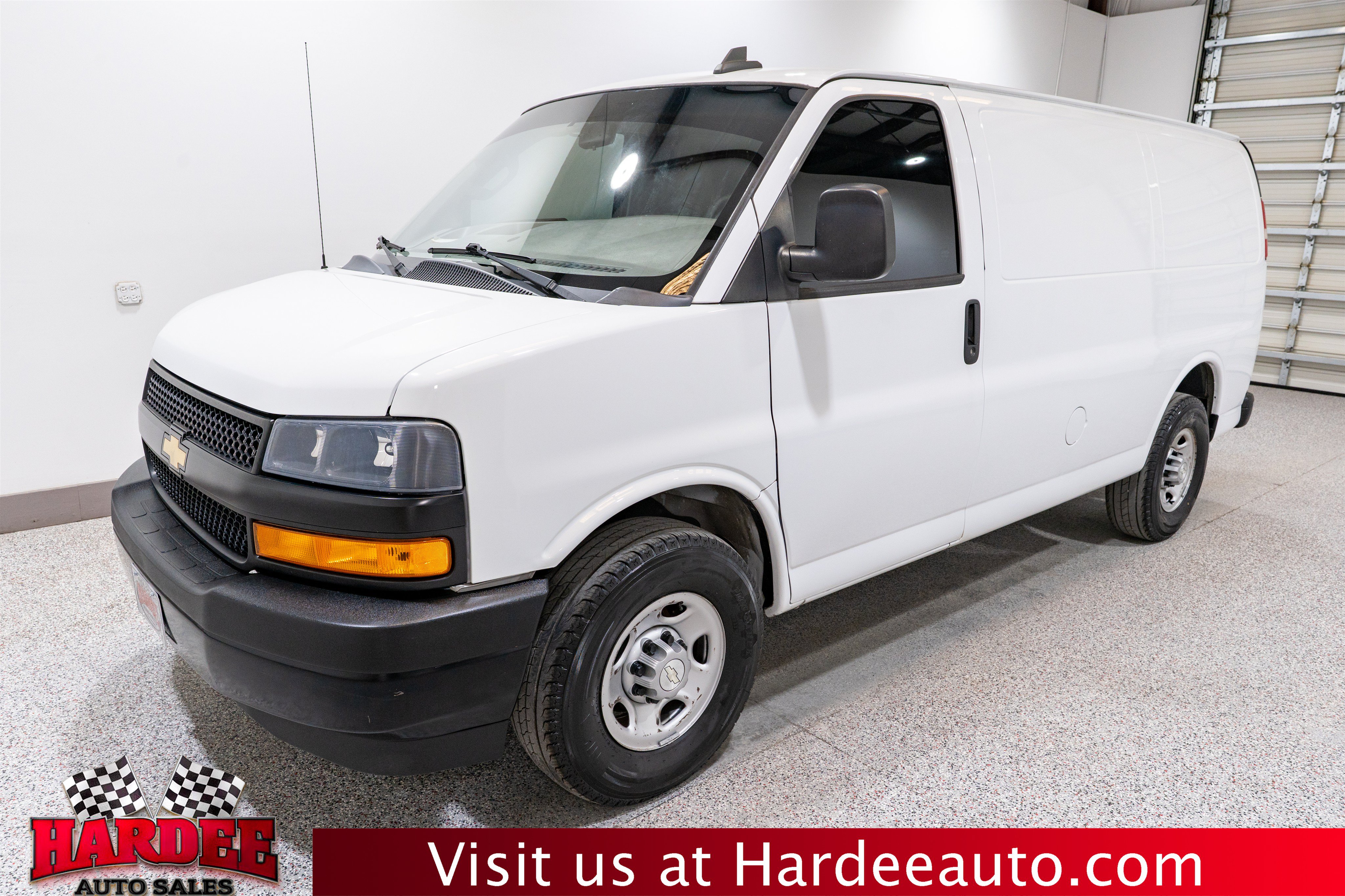 Used 2021 Chevrolet Express 2500 RWD image 2