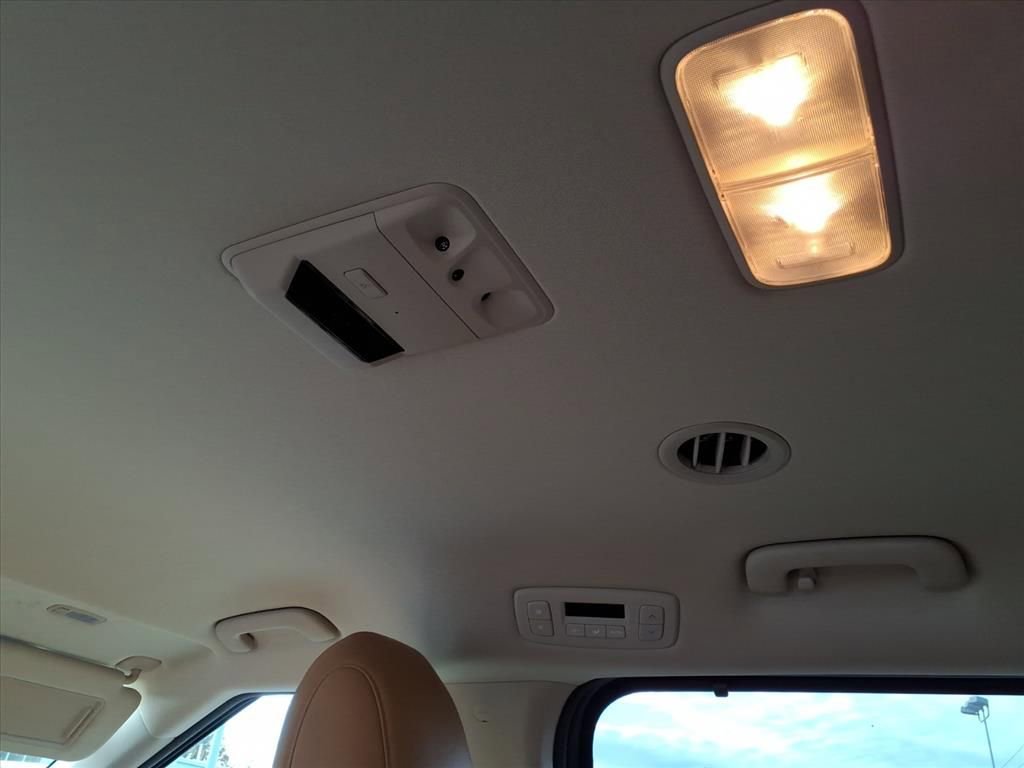 Used 2024 Kia Carnival EX image 34