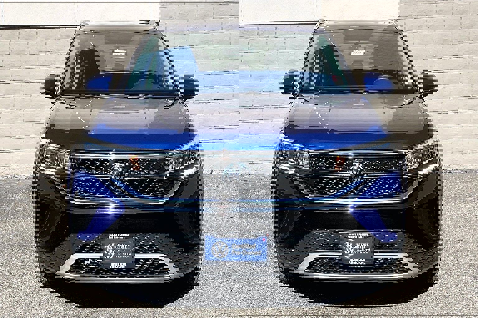 Certified 2022 Volkswagen Taos SE w/ Panoramic Sunroof Package image 2