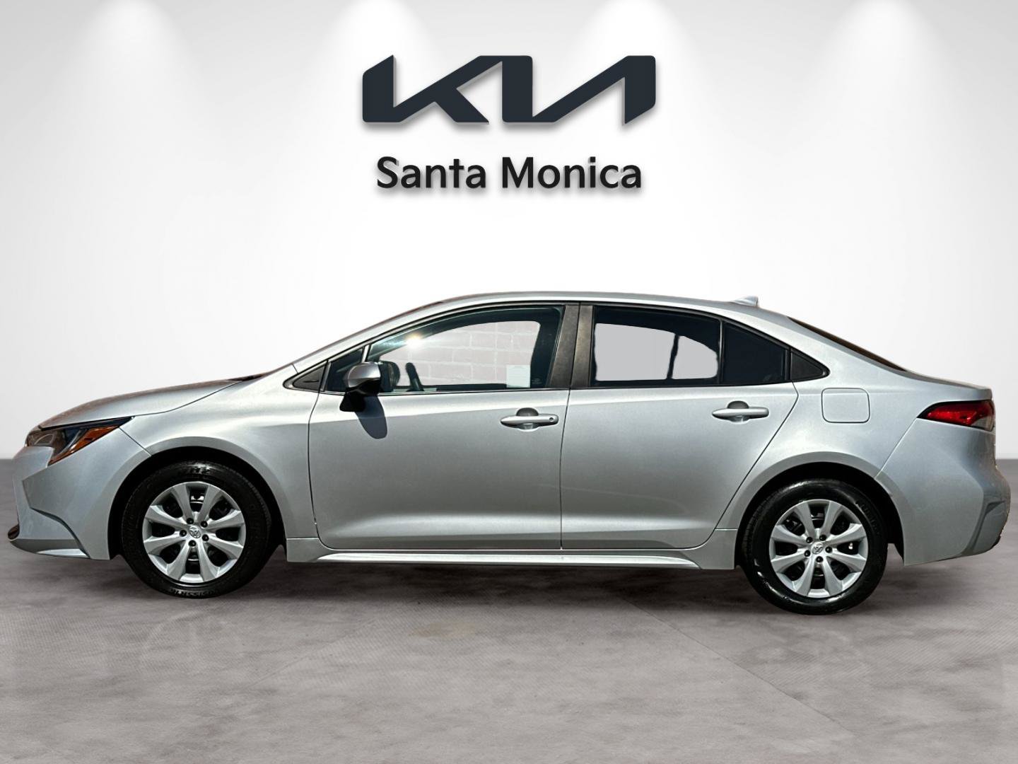 Used 2023 Toyota Corolla LE FWD image 3